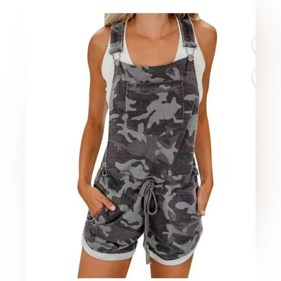 🏷Vintage 1990's Jordache Camo Print Short Overall - XL - Picture 1 of 13